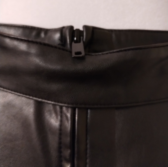 Abercrombie & Fitch Women's faux leather skirt (S) - Picture 5 of 11